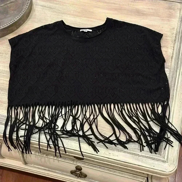 Ya Los Angeles black top with fringe-cut out pattern-worn once-size M - Picture 2 of 5
